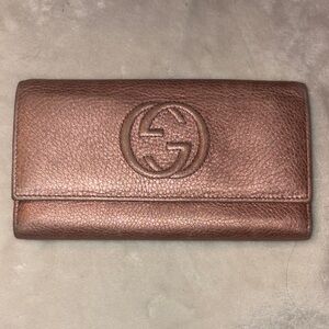 Authentic Gucci Metallic Brown SoHo Wallet. Comes with unbranded chain